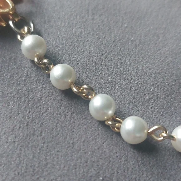 Gold Toned Simulated Pearl Vintage Mid Century Style Scarf or Sweater Clip - Picture 4 of 16